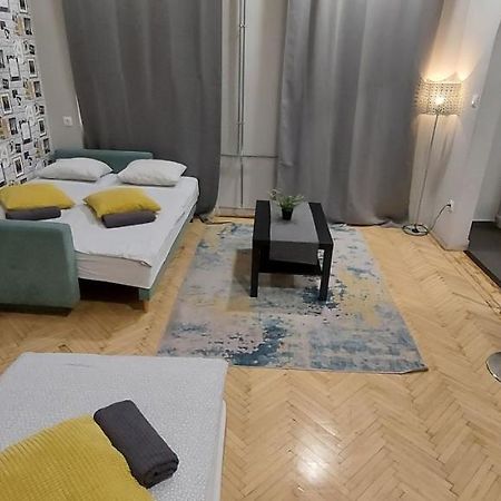 Studio 4 Apartment In The Party District Budapest Luaran gambar